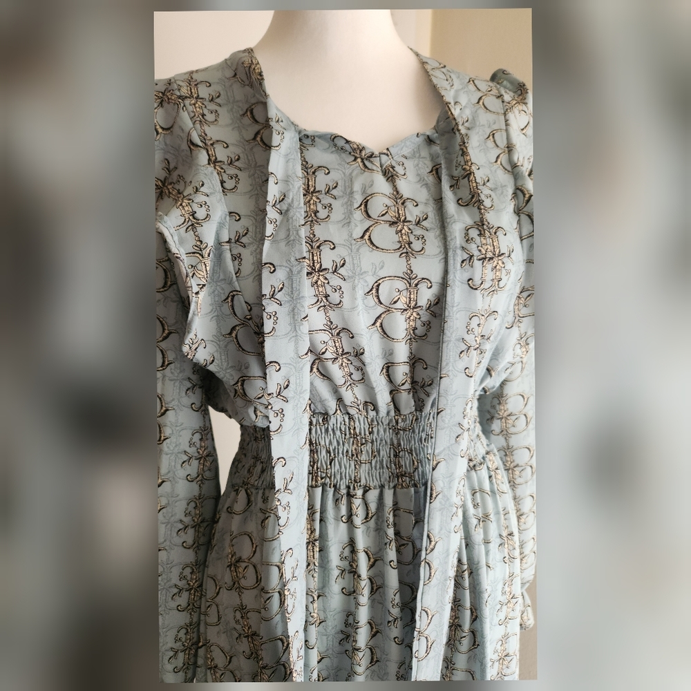 Dress. - Picture 3 of 4